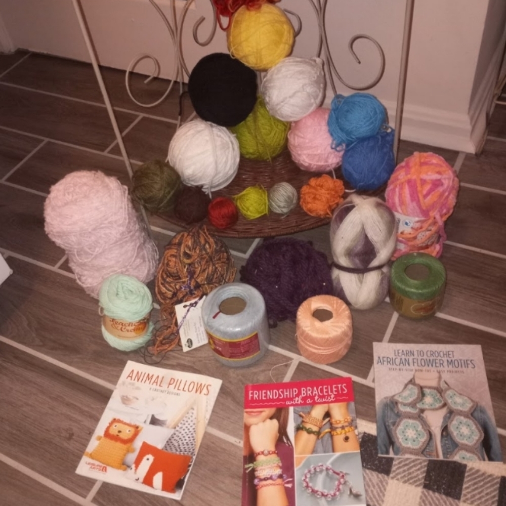 25pc Knittin/crochet yarn assortment with 3 books